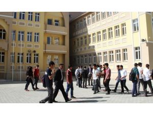 Van’lı Öğrencilerin Yeni Okul Sevinci