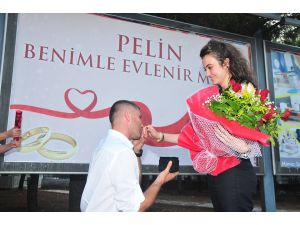 Manisa’da Bilboardlı Evlenme Teklifi