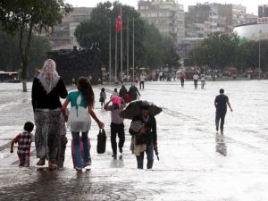 Sağanak Yağış Hazırlıksız Yakaladı