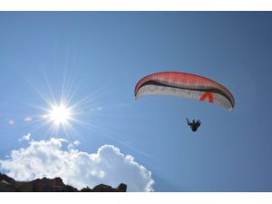 Aksaray’da Yamaç Paraşütü Şenliği