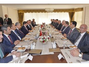 Davutoğlu, Eroğlu’yla Öğle Yemeğinde Bir Araya Geldi