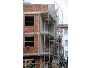 İnşaatlarda Tehlikeli İşçilik Devam Ediyor