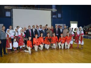 Arnavutluk’ta 2 Bin Yetime Kırtasiye Malzemesi Desteği