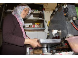 Kahvehaneye Kadın Eli Değdi, Küfür Bitti