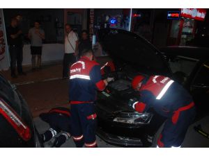 Otomobilin Motoruna Giren Kediyi İtfaiye Kurtardı