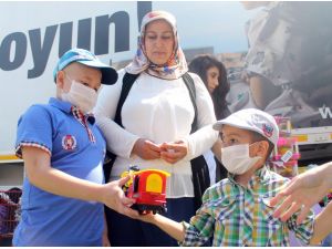 Lösevin İyilik Tırı Mersine Geldi