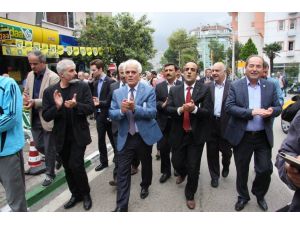 Chp’den Milli Eğitim Önünde Oturma Eylemi