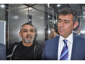 Metin Feyzioğlu Asansörde Mahsur Kalınca