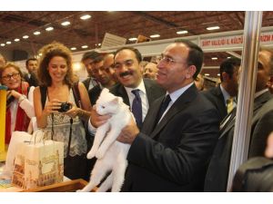 Bakan Bozdağ Van Turizm Fuarına Katıldı