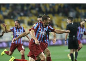 Fırtına Yabancılarıyla Gülüyor