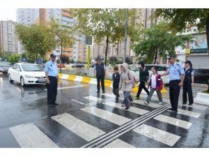 Zabıtadan Öğrencilere Anlamlı Hizmet