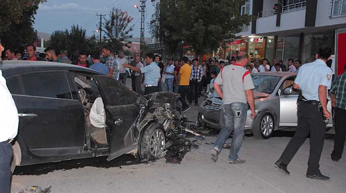Elbistanda Trafik Kazası (3 Yaralı)