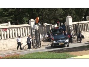 Erdoğan Anne-babasının Kabirlerini Ziyaret Etti