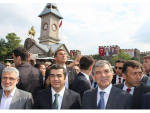 11. Cumhurbaşkanı Abdullah Gülü Görmek İçin Büyük Mücadele Verdiler