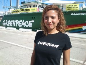 Efsane Greenpeace Gemisi İzmir’e Yanaştı