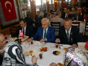 Edirne Valisi Şahin, Gazi Ve Yakınları İle Kahvaltıda Bira Araya Geldi
