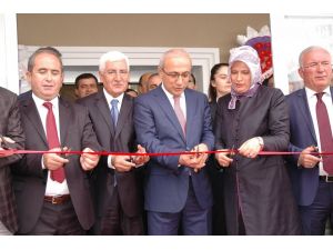 Bakan Elvan Kendi Adını Taşıyan Meydanın Açılışını Yaptı