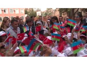 Bakü Türk Anadolu Lisesini Ziyaret Etti