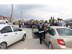 Köylüler Yolları Kapanınca Karayolunu Ulaşıma Kapattı