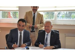 Türkiyenin İlk Müteahhitlik Okulu Açıldı