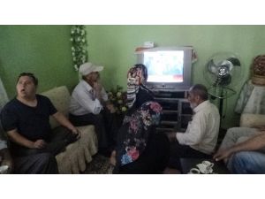 Işidin Elinden Kurtarılan Rehinelerden Polis Memuru Ömer Çilin Evinde Büyük Sevinç