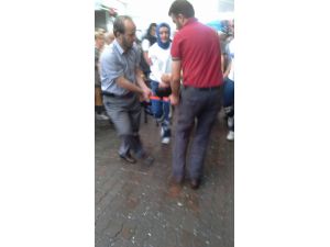 Doluzede Esnaf Çatıdan Düşerek Ağır Yaralandı
