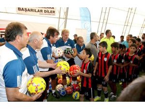 Bakan Kılıç, Ustalarla Sahaya İnecek