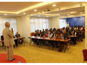 Somalili Gençler İhlas Vakfı’na Konuk Oldu