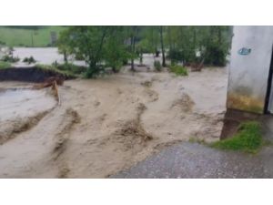 Kıyamet Koptu Araç Böyle Sürüklendi