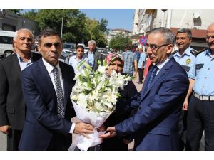 Isid’in Rehin Aldığı Polis Çiçekle Karşılandı