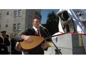 Dualarla Uğurlandı