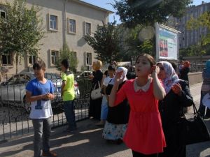 Yeni Atanan Valinin İstifasını İstediler
