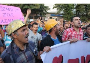 10 Saatlik Yol Yürüyerek İşten Çıkarmaları Protesto Ettiler