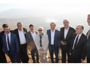 250 Yıllık Işık Sistemi Bir Kez Daha Türbeyi Aydınlattı