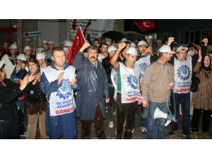 Tekstil İşçileri Yağmur Altında Eylem Yaptı