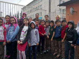 Öğretmen Yolu Gözlüyorlar