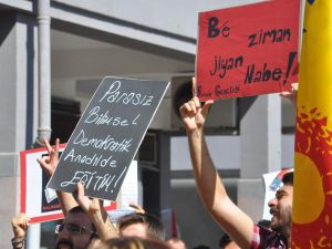 Sendikaların Arasına Kürtçe Pankart Girdi