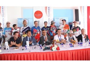 Zirvede Motosiklet Kros Şov