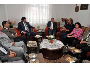 Başkan Ak, Işid’den Kurtarılan Keçiörenli Aileyi Ziyaret Etti