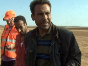 12 Kilometre Sırtında Taşıdığı Annesini Sınırdan Geçirdi