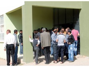 Midyat’ta Yüzlerce Vatandaş İş Başvurusu İçin Bekledi