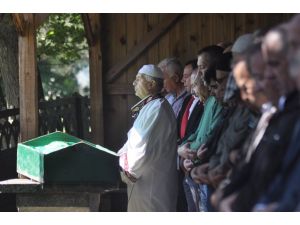 Trafik Kazası Kurbanı Genç Kız Toprağa Verildi