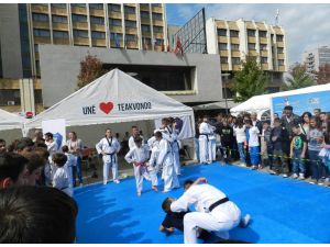 Kosova’da Spor Fuarına Yoğun İlgi