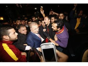 Ünal Aysal’a Sevgi Seli