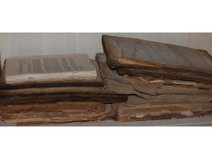 İnönü Döneminde Yakılmaya Çalışılan Kitapları Gösterdi