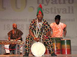 Tiyatro Festivali ‘Perde’ Dedi