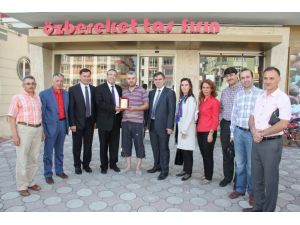 Türkçe İsim Kullanan İş Yerlerine Plaket
