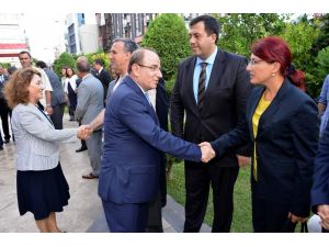 Antalya Valisi Alkışlarla Uğurlandı
