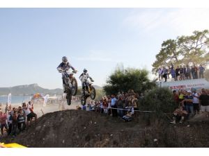 Motosikletlerin Savaşı Plajda Başladı