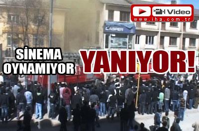 Hakkari eski sinema salonu alev alev yandı 